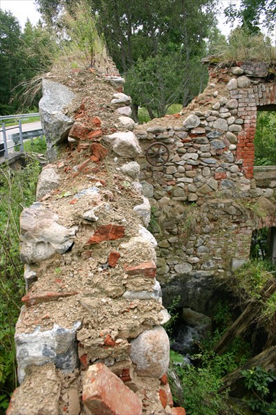 Развалины немецкой водяной мельницы