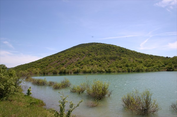 озеро возле горы Папса