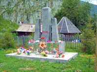 В каждом алтайском селе есть памятник погибшим солдатам. Респект