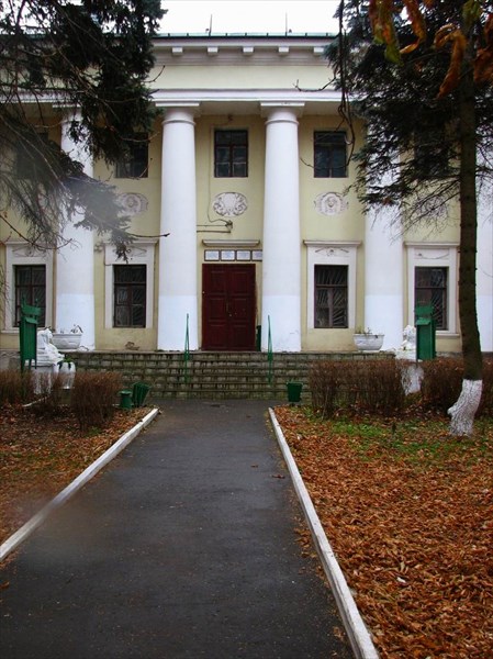 Усадьба Пехра-Яковлевское. Здание бывшего театра.