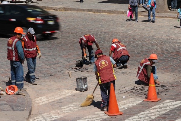 Дорожные рабочие в Куско