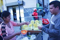 Продавец ананасов-город Лима