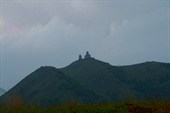 Маленькая церковь на вершине