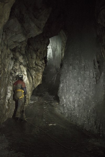 Года уходят.. Люди стареют.. пещеры - остаются.