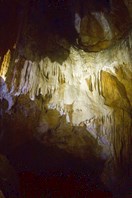 Белое на буром-пещера Мариинская