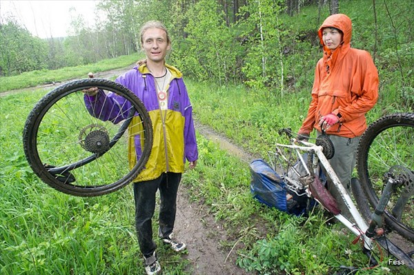 Таким стало колесо после спуска