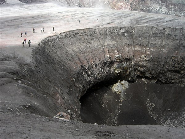 Один из кратеров Горелого