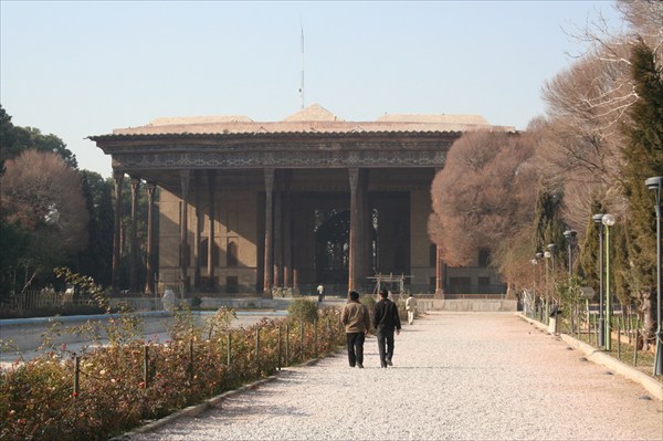 Дворец Сорока Колонн (Чехел Сотун)