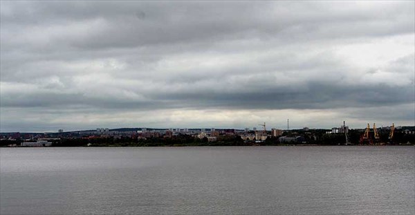 Фото. 105. Петрозаводск с другого берега залива