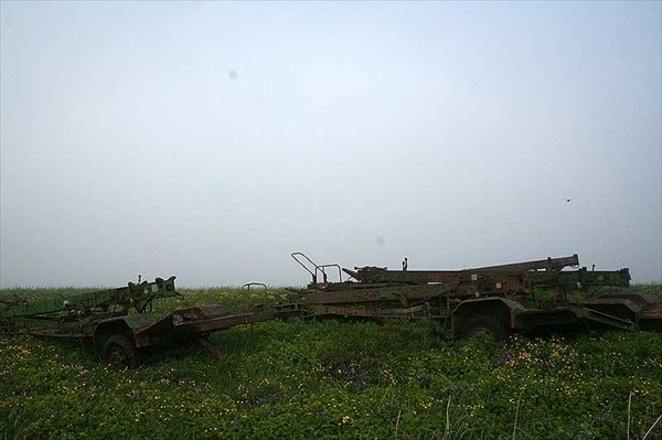 Фото. 38. Брошенные заряжающие установки ЗРК
