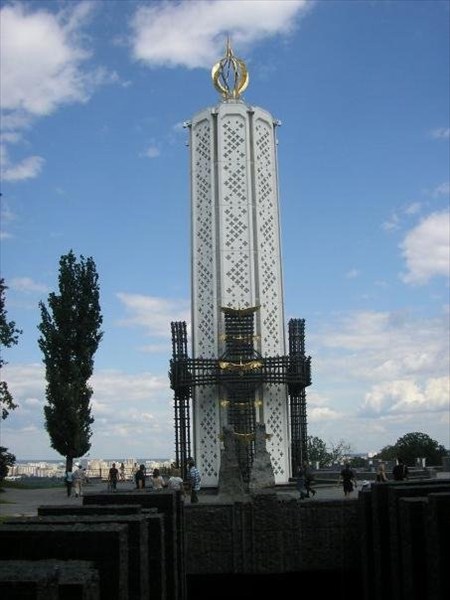 Памятник жертвам Голодомора