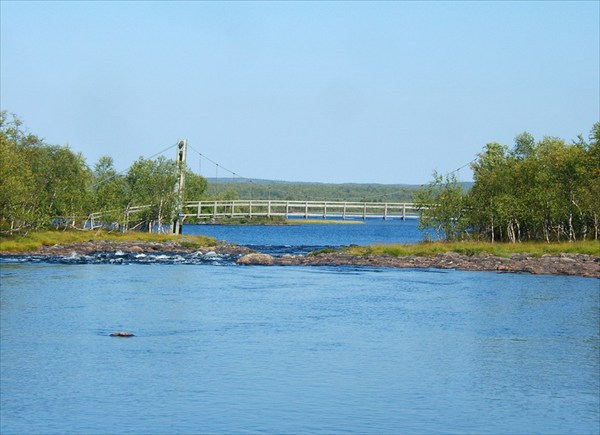 Пешеходный мост перед впадением в оз. Opukasjarvi