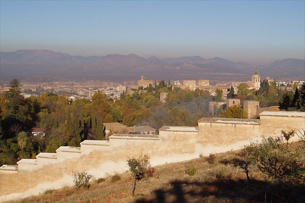Вид на Гранаду с холма