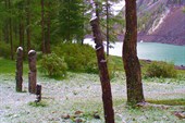 Озеро и снег (вторая половина июня)