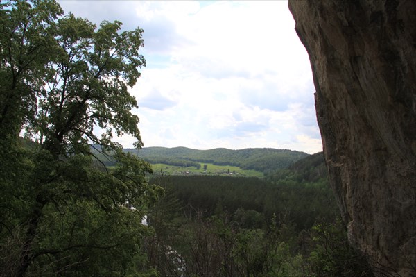 Вид на д. Сикияз-Тамак из пещерного города
