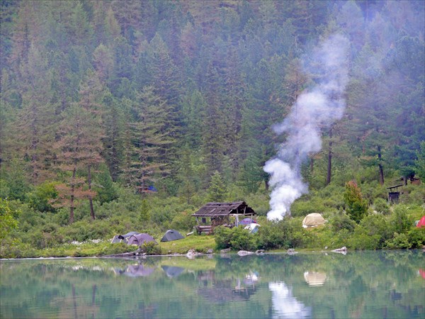 Палаточный лагерь на правом берегу Кучерлинского озера