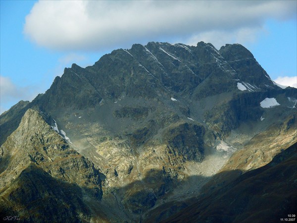 Массив вершины Сулахат (3439 м).