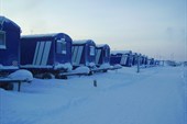 Вагончики строителей в тундре.