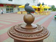 Памятник воробью-Памятник воробью