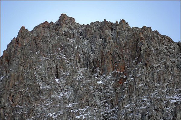 Гора в долине Сайлюгема, схожая с Караташем в долине Актру
