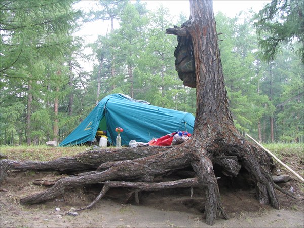 Флагманская палатка в устье Жомболока.