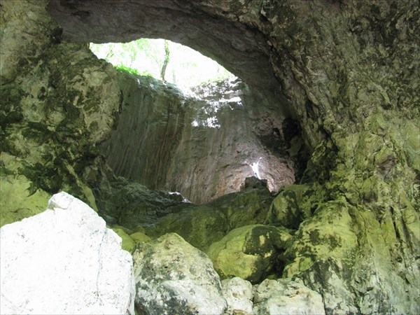 Сквозная пещера