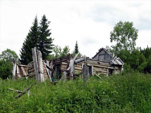 Фото. 15. Руины дома на окраине Бол. Ортона