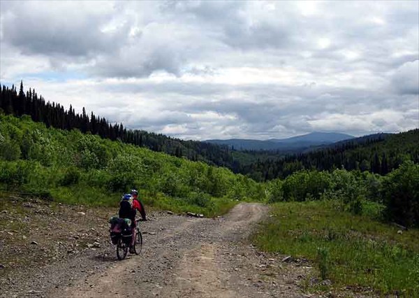 Фото. 19. Спуск с пер. 880 м по урочищу Усть-Веселый