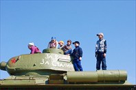Дети на танке