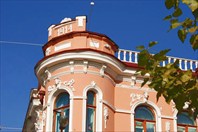 Фасад здания-Шумовский дворец