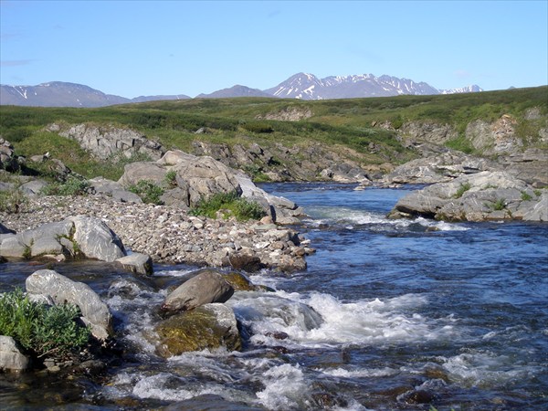За километр до впадения в Кару, Комашор уходит в каньон.