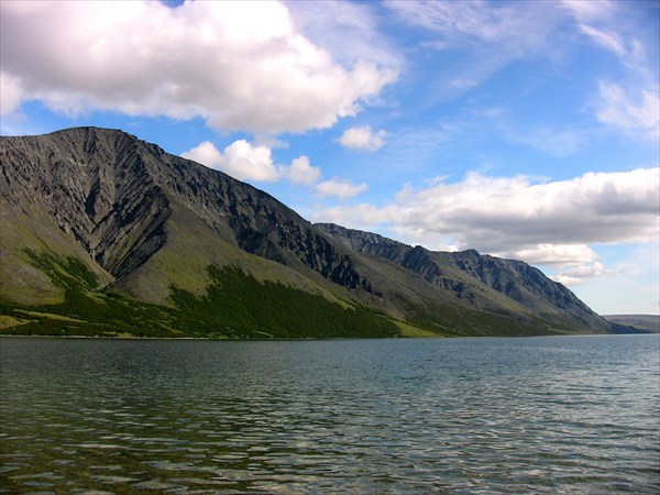 Вид из северной оконечности озера.