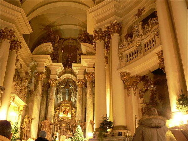 Внутри Доминиканского монастыря