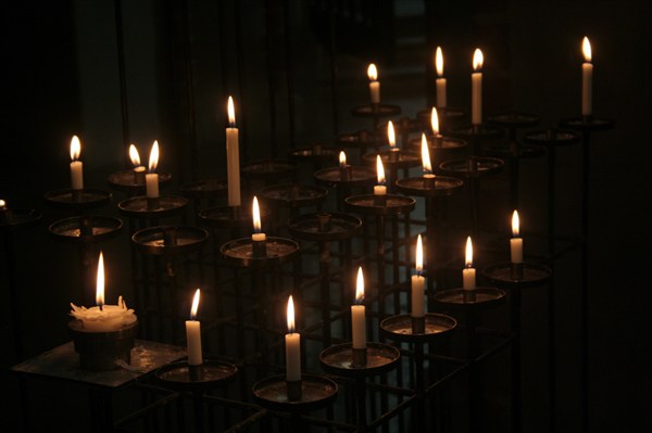 Горят свечи... начинается богослужение
