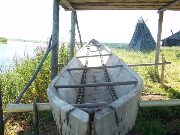 Лодка Хантайская