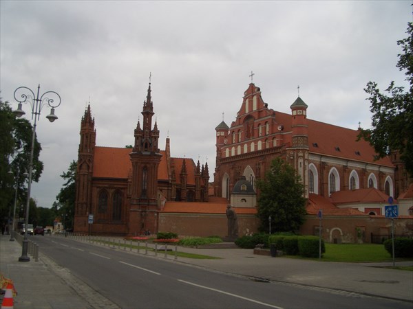 Костел Св. Анны и церковь Св. Франциска и Бернарда