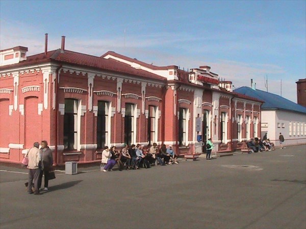 Здание вокзала Заводоуковска.
