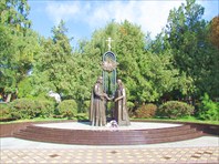 Памятник-Памятник Петру и Февронии Муромским