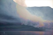 Пожар на берегу озера Лама.