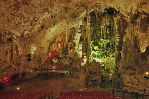 St.-Michaels-Cave-of-Gibraltar
