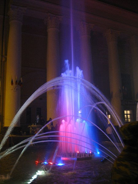 Ахтубинск. Переносной фонтан у Дома Офицеров