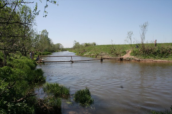 Мост через реку Киржач (здесь открыли сезон купания)