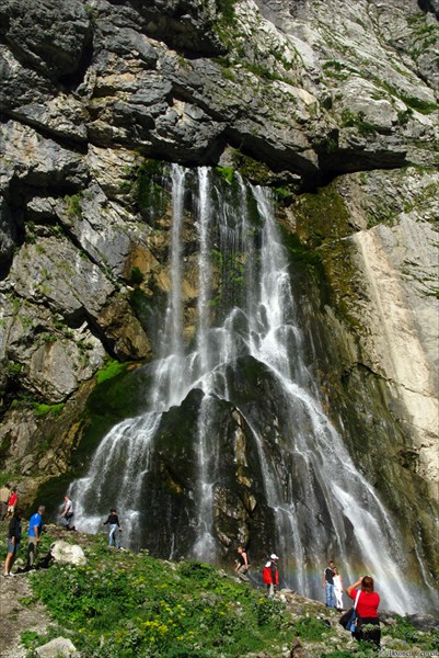 пещера-источник Гегский Водопад - вход справа от выхода воды