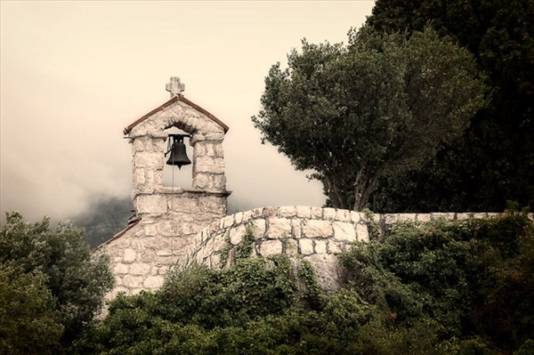 Церкви Градище находятся на скале недалеко от села Болярица