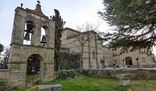 Романская церковь (XI век) в Santa Marta de Tera