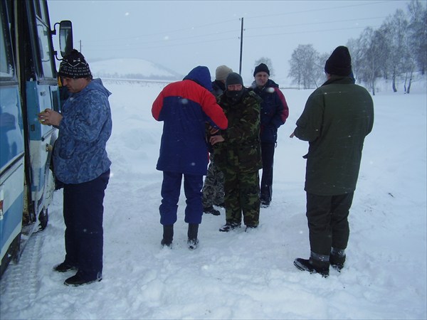 Приехали.  Еще не выгружаемся. Думаем,с какой стороны наступать