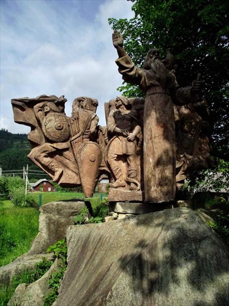 Памятник Захар Беркут