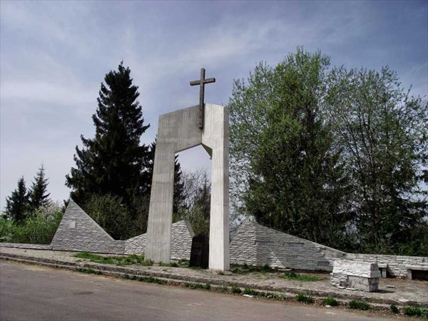 Памятник на средне Верецком перевале