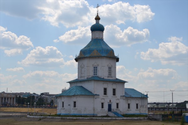 Церковь у монастыря