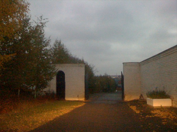 Монастырские стены